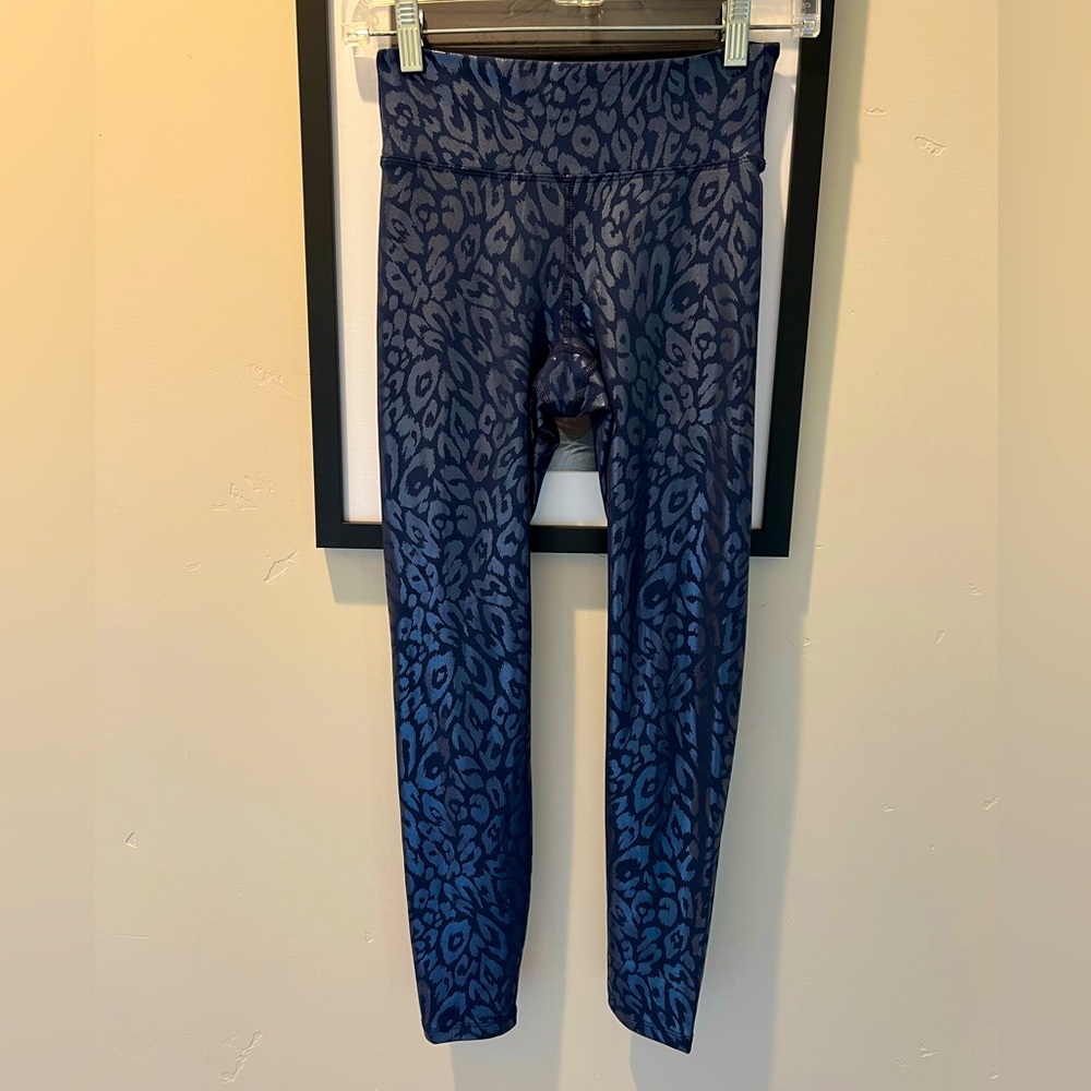 Heroine sport metallic cheetah print legging size small